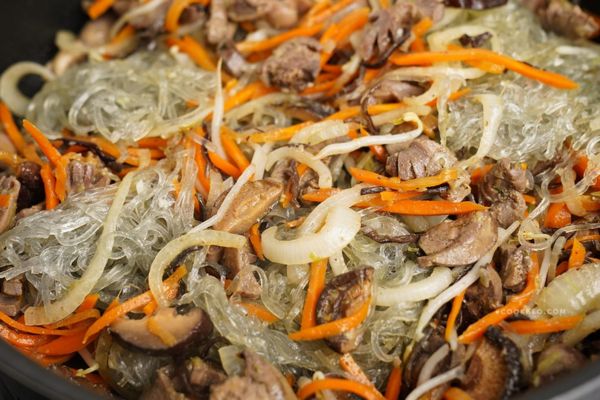 Miến dong xào lòng gà